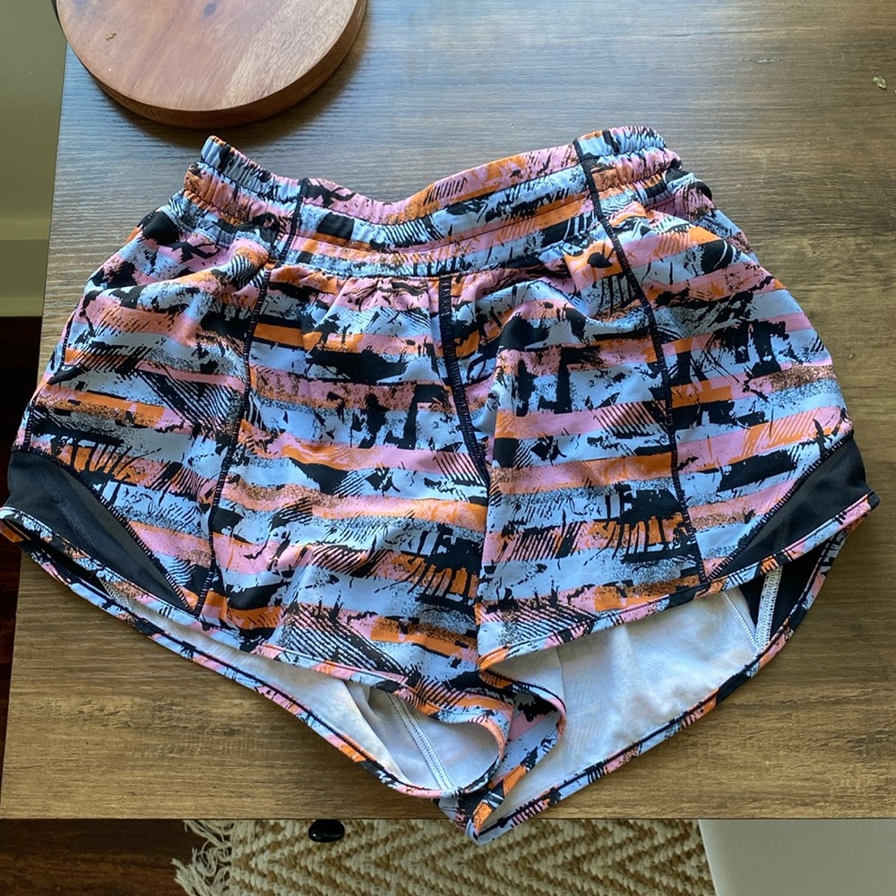 Lululemon hotty hot size 4; 4 inch
